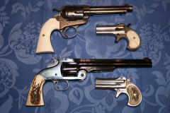 deux paires de revolvers